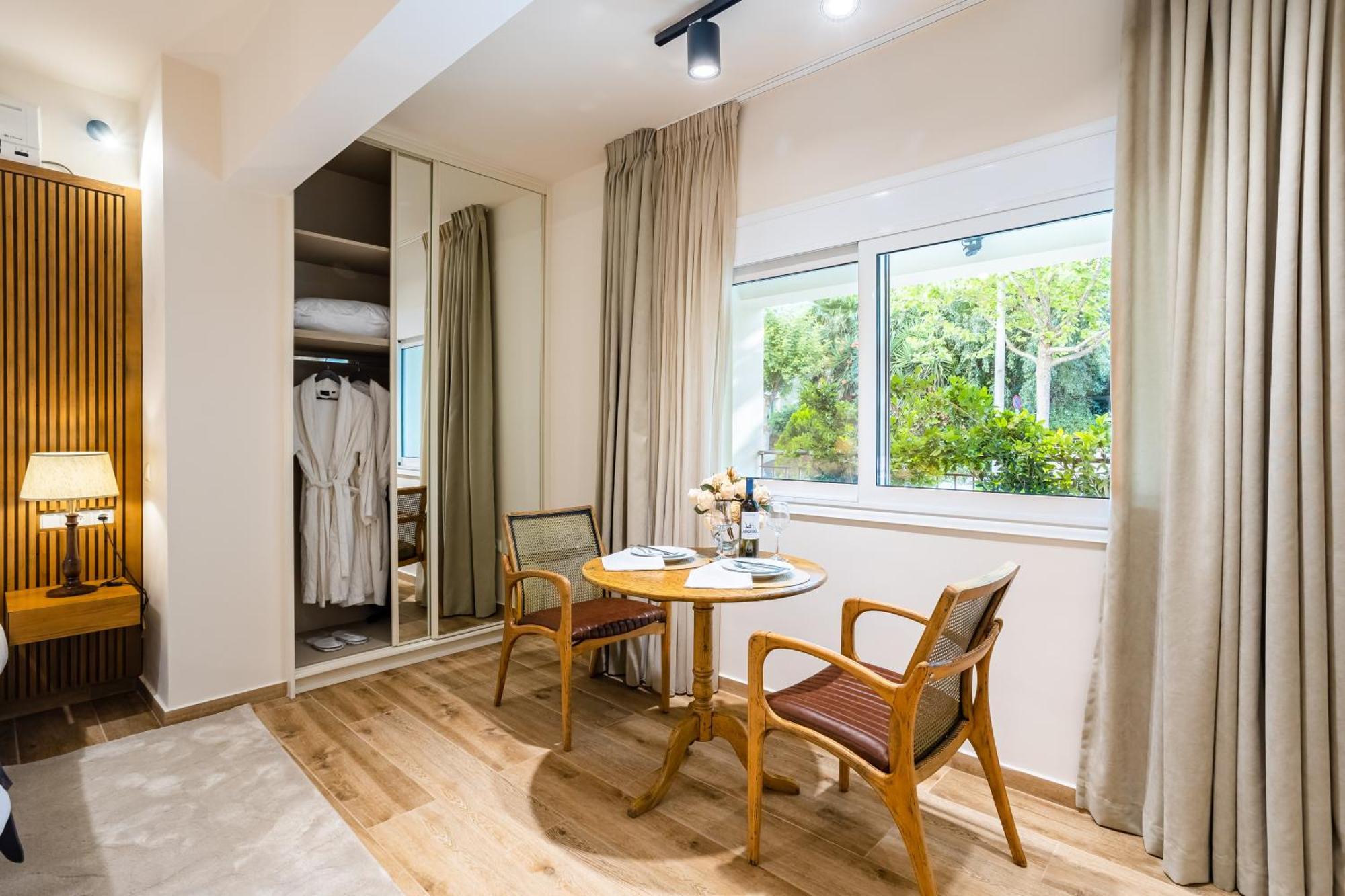 Villy'S Comfort Zone Apartments Calamata Exterior foto