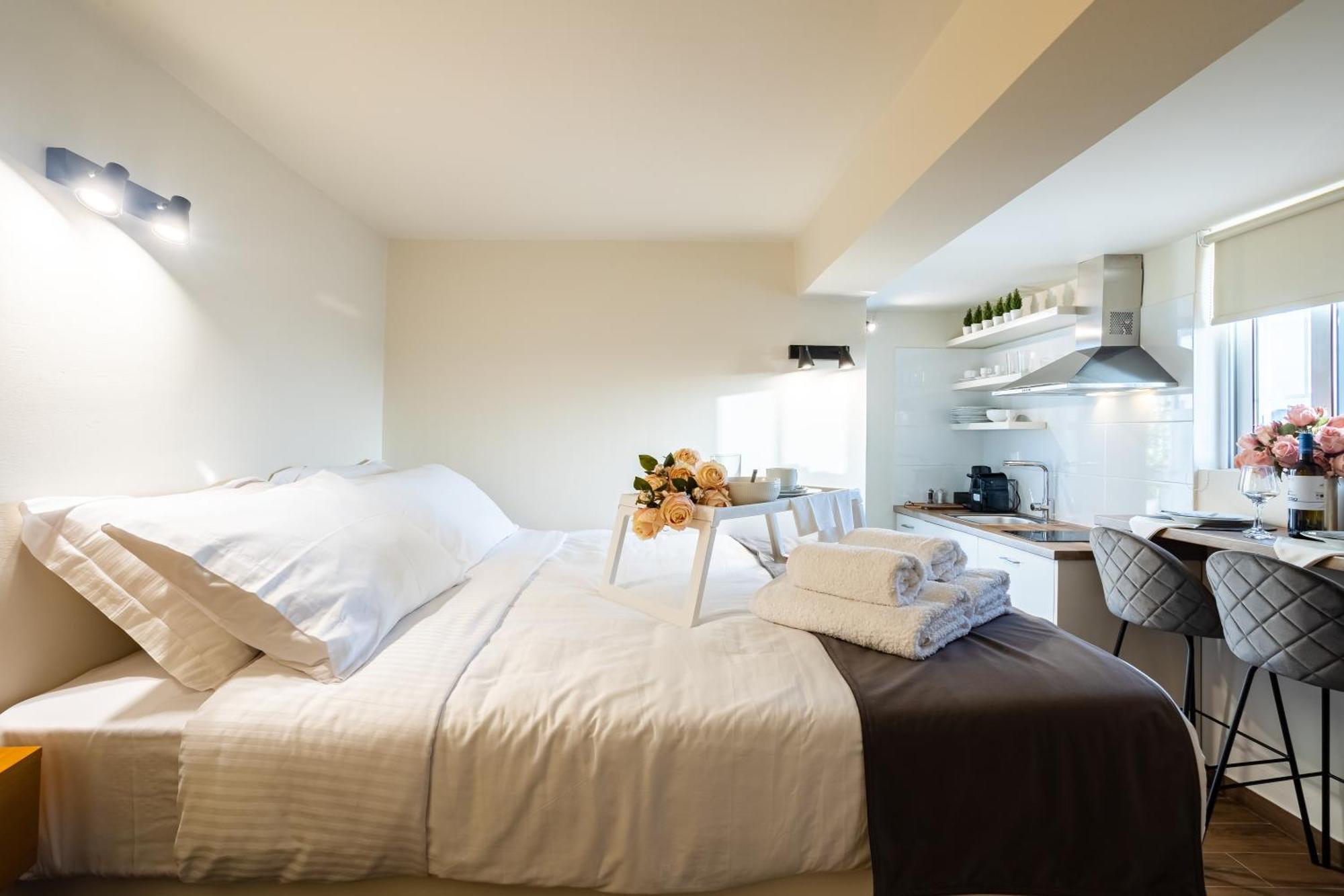 Villy'S Comfort Zone Apartments Calamata Exterior foto